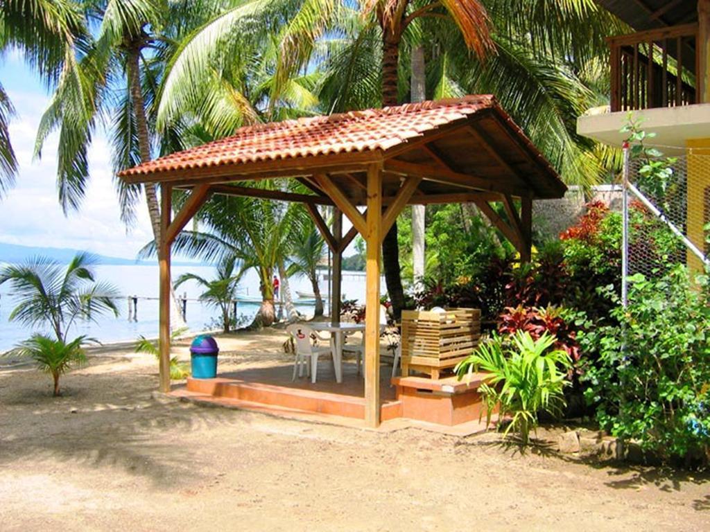 Denny'S Beach Resort Hotel Mariscos Exterior photo