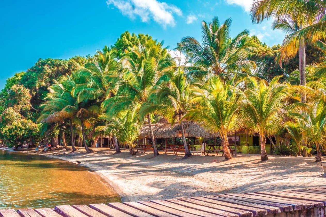 Denny'S Beach Resort Hotel Mariscos Exterior photo