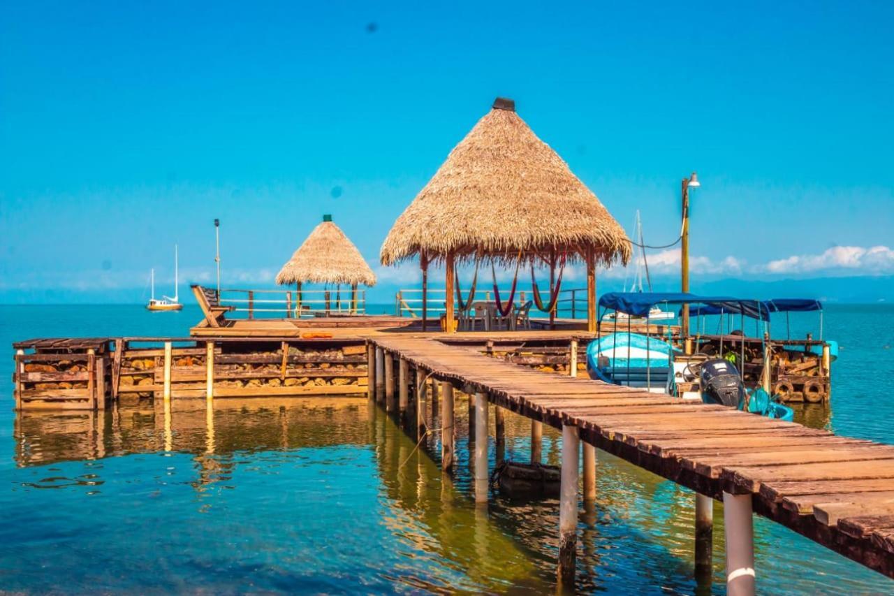 Denny'S Beach Resort Hotel Mariscos Exterior photo