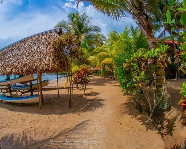 Denny'S Beach Resort Hotel Mariscos Exterior photo