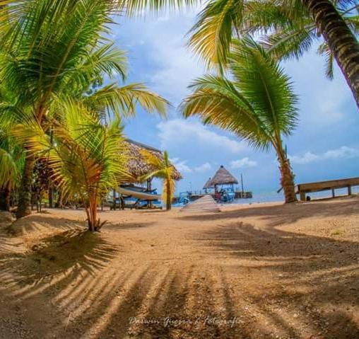 Denny'S Beach Resort Hotel Mariscos Exterior photo